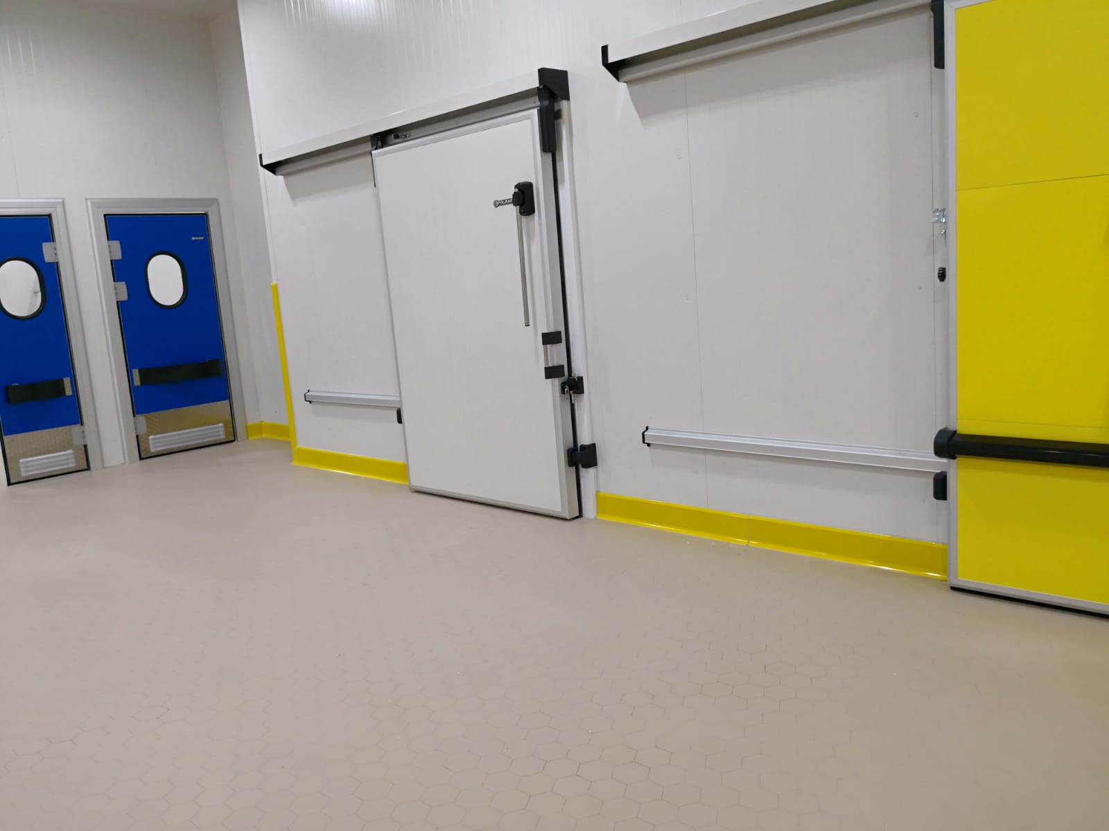 Hygienic Kerb, Iron-reinforced, On Top of the Floor Covering 300Dx770x50mm