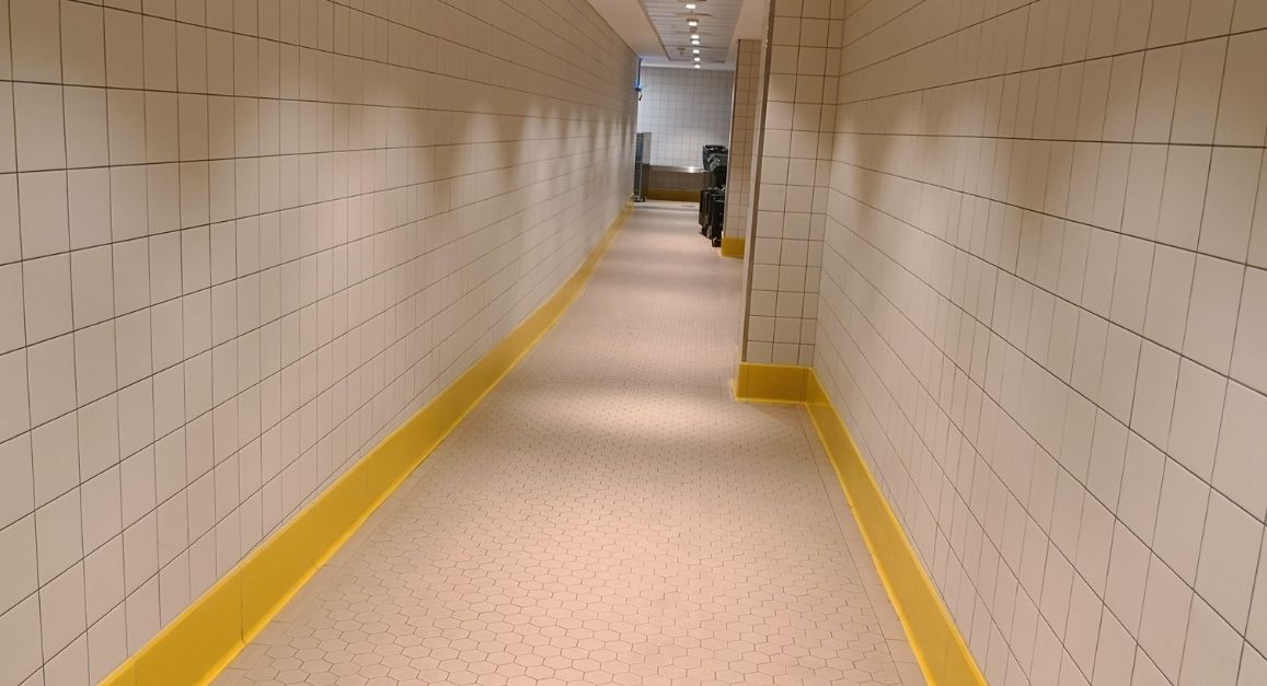 Гигиенический плинтус поверх напольного покрытия 150х1000х12мм