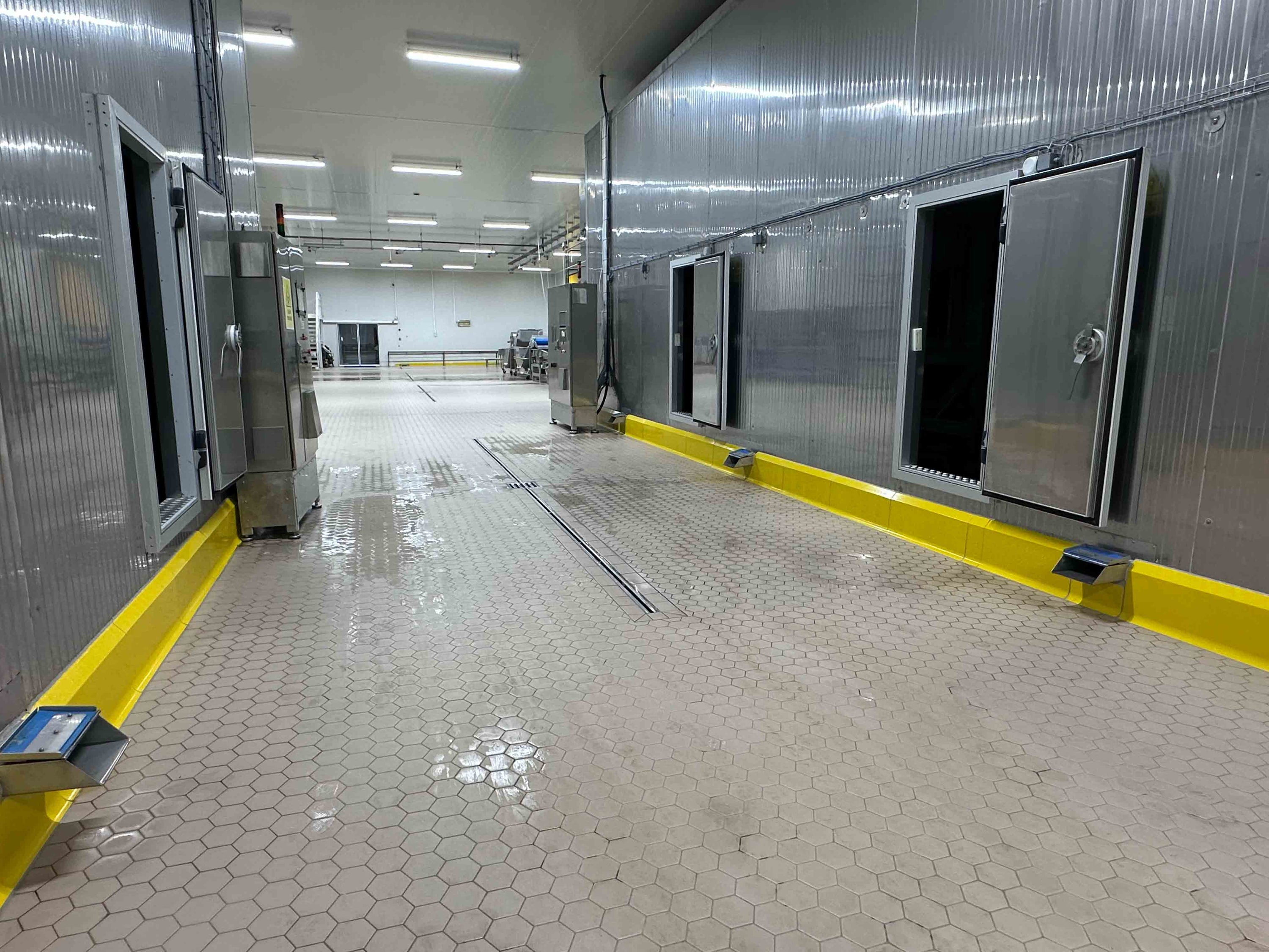 Sandwich Panel Protectors: The Key to Durability in Industrial Facilities | Vibroser