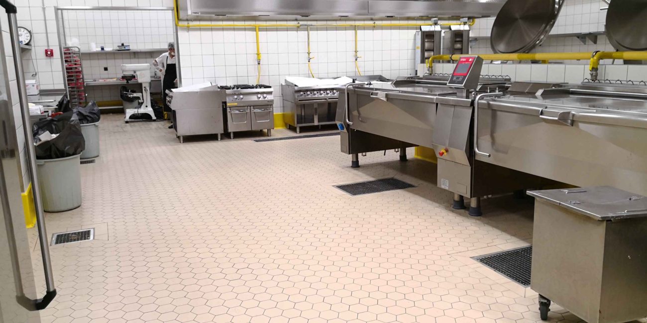 Commercial Kitchen Tile 2 1300x650 